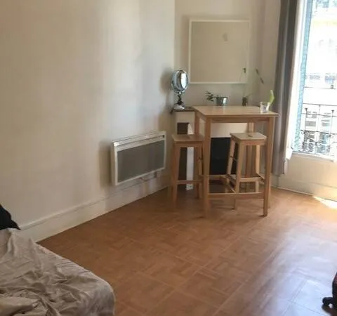Studio 1 pièce 22 m² 