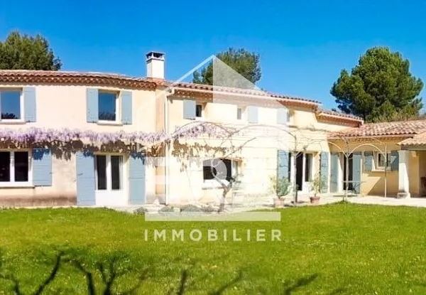 Propriété 230 m² PERNES LES FONTAINES 