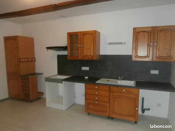 APT F4 1er étage Charmes sur Herbasse 