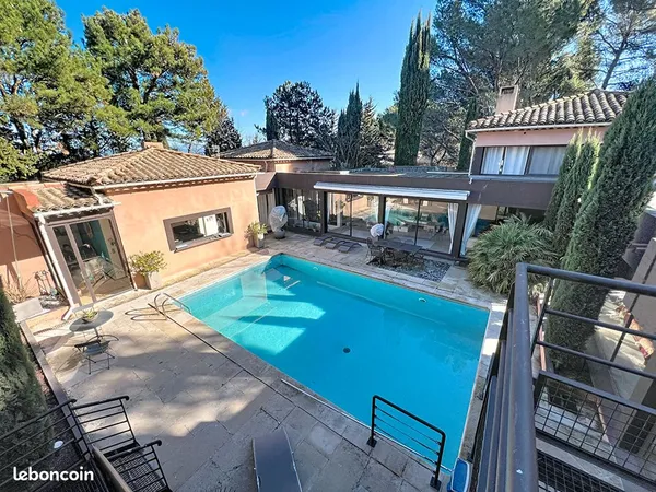 Maison 8 pièces 275 m² 