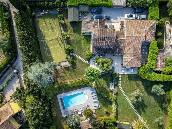 Maison 8 pièces 250 m² 