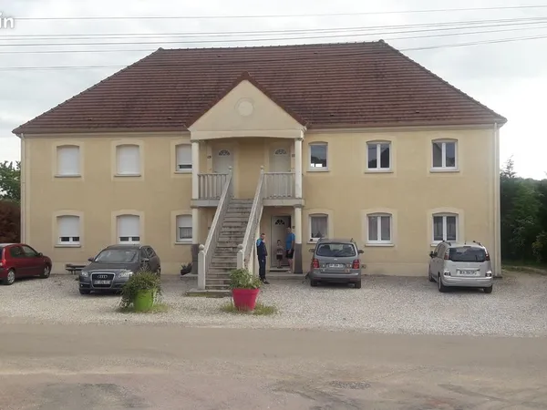 F4 dans maison a 5mm d' auxerre 