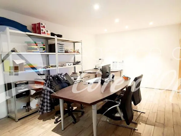 Local commercial 256 m² 