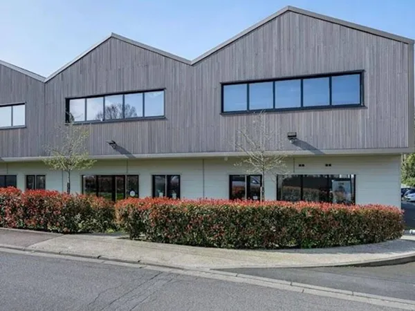 Local commercial 1 pièce 68 m² 