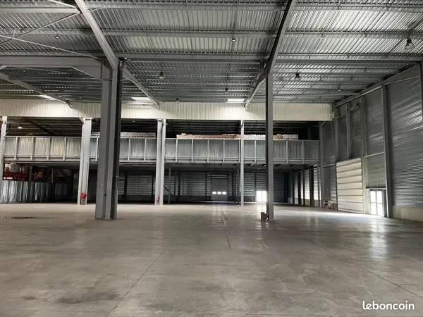 Local industriel 1 400 m² 
