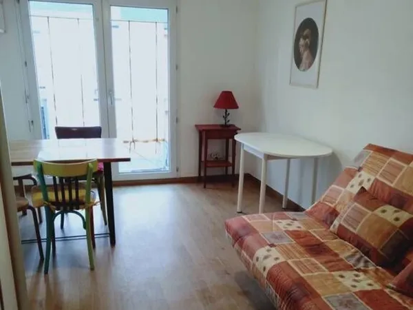 Beau studio 19 m² meublé et rénové à Nantes 