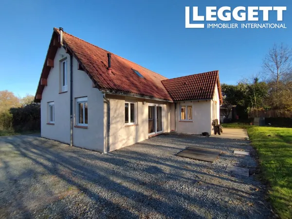 Maison individuelle de 4 chambres en excellent état, située en bout de hameau et location calme 