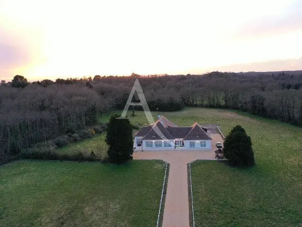 Maison 10 pièces 354 m² 