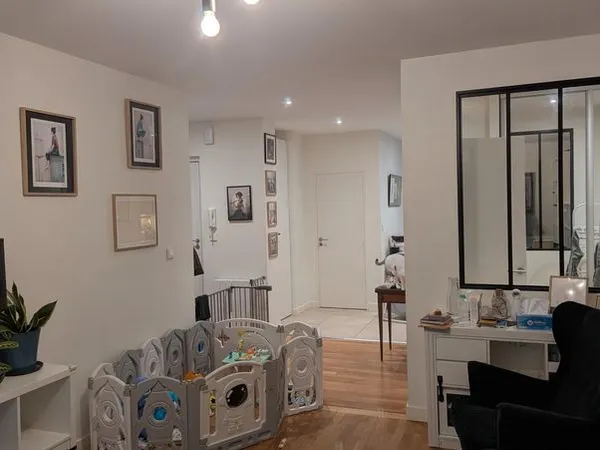 T3 renove 2e etage avec 2 balcons rue de siam lyon triangle d'or 