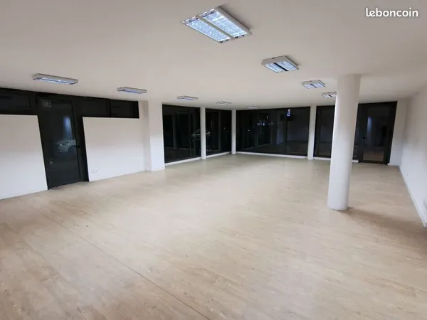 Local bureaux 165 m² 