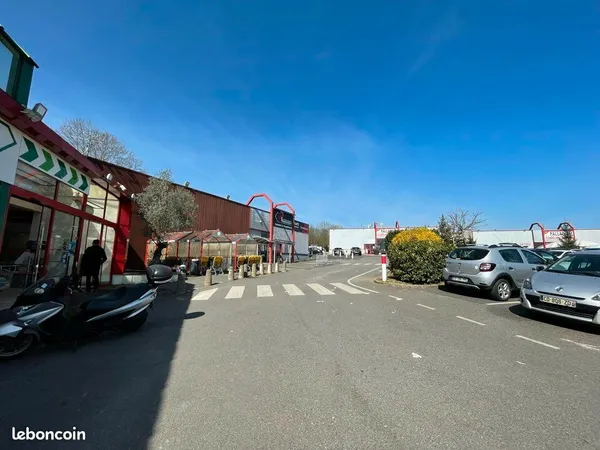 Local commercial 646 m² PISCOP 