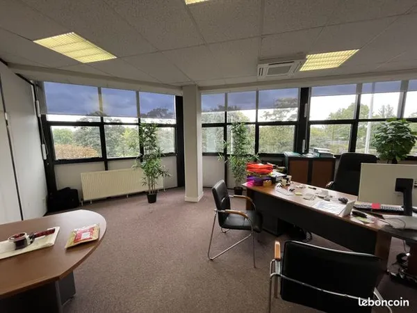 Bureau 180 m² 