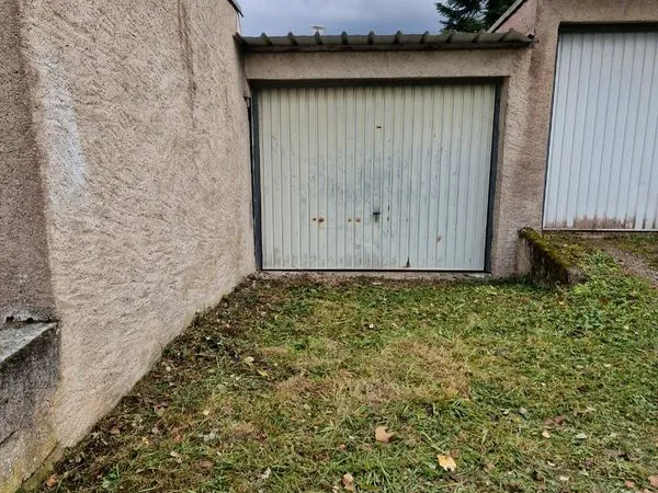 Garage en dur de 15m2 à louer à Chantraine 
