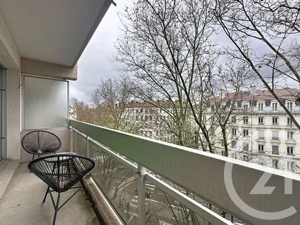 Studio 1 pièce 26 m² 