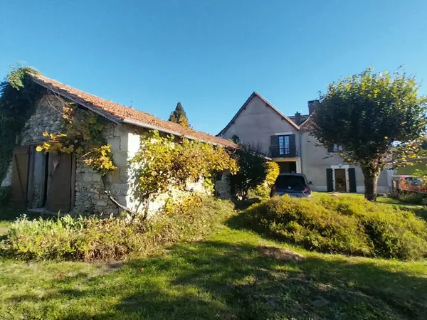 Maison rénovée et spacieuse de 210m2 en centre bourg 
