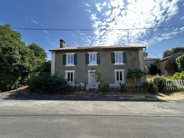 Maison rénovée avec travaux importants terminés 