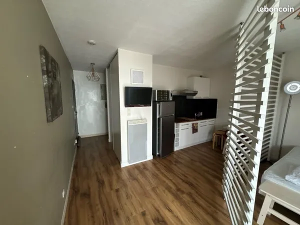 Studio 1 pièce 28 m² 