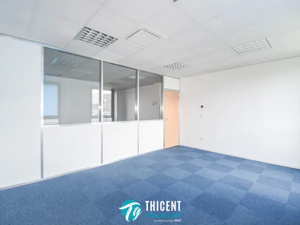 Plateau de bureaux à louer - 217 m² en RDC 