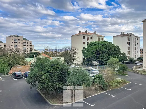 À VENDRE F3 de 66 m2 avec cave et parking 