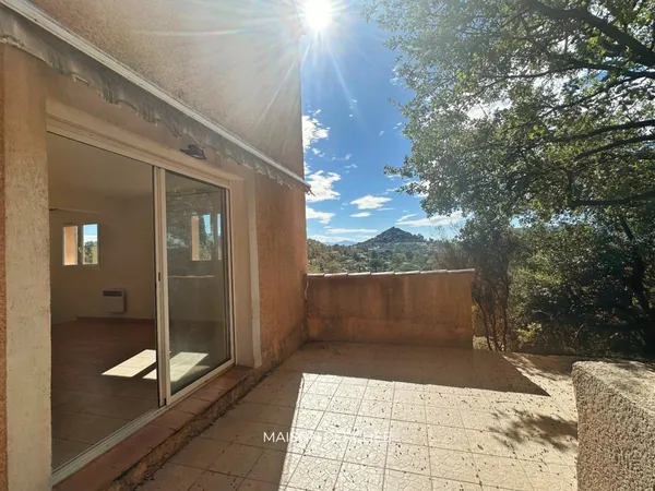Vends villa - 104.13m² - 4 pièces, 3 chambres - Vidauban 83550 