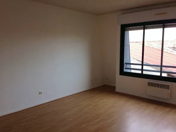 Loue T2 vide de 44m² avec place de parking à Bordeaux (33) Tondu 