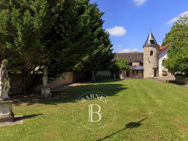 Maison à vendre 10 pièces 700 m² Linas 