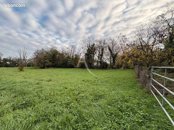 Terrain 1200 m² NALLIERS 