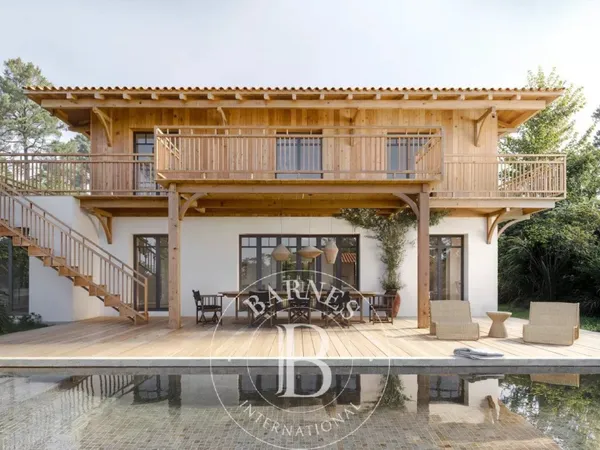 VILLA ENTIÈREMENT RÉNOVÉE AVEC VUE SUR LE BASSIN ET PISCINE AU P 