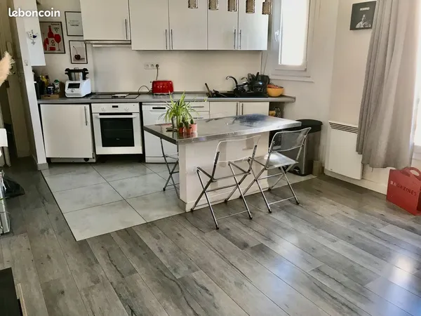 Particulier loue 2 pièces 41m place Gambetta 20 ieme 