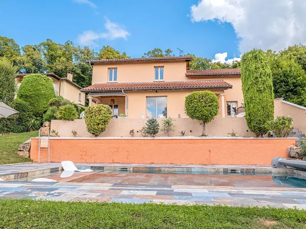 Superbe Maison avec Extérieur de Rêve 