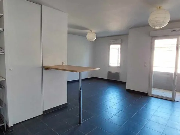 Joli T1 BIS récent + parking ssol 