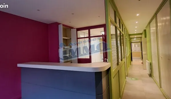 Bureaux 9 pièces 282 m² 