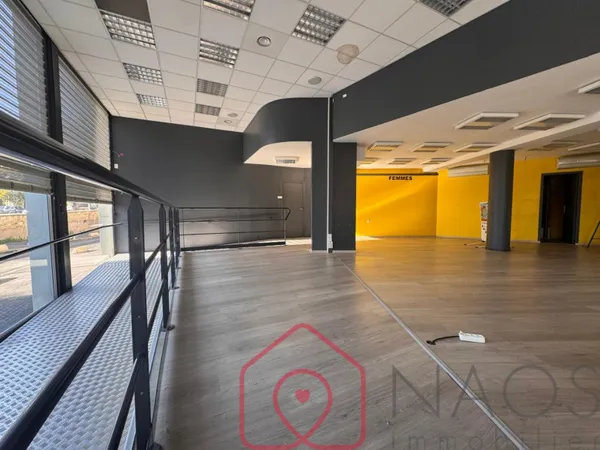 Local 266 m² 