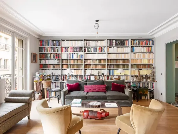 Paris 10e - HAUTEVILLE / PETITES ÉCURIES - Appartement à vendre 