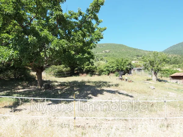 Terrain 1076 m² 