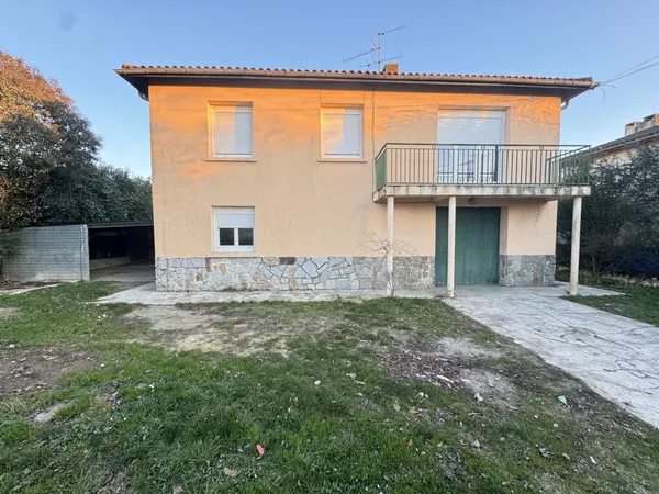 MAISON T5/6 de 139 M2 de surface utile et 610 M2 de terrain 