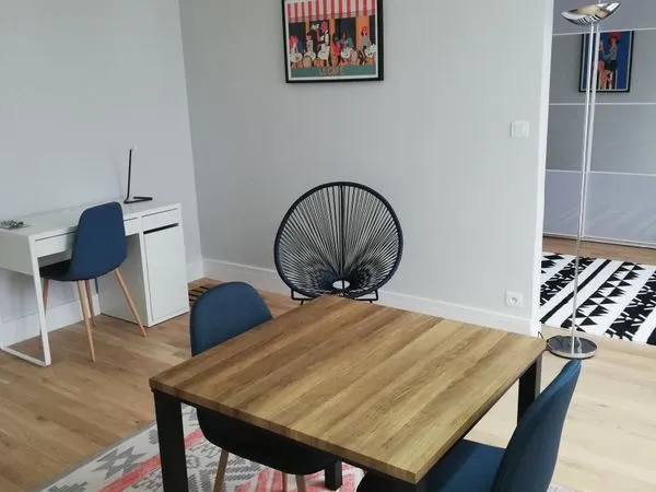 Appartement meublé dernier étage métro maison blanche 