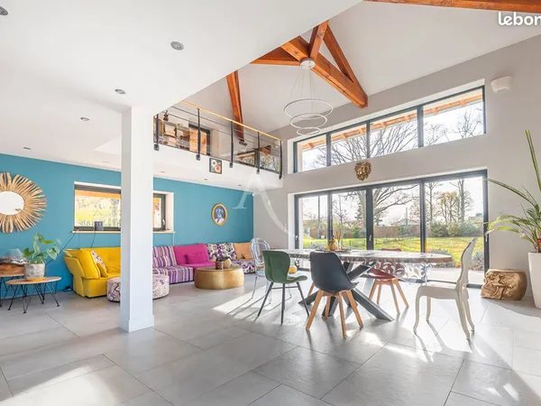 Propriété 8 pièces 275 m² 