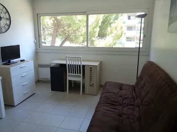 Beau studio meublé 18m² refait à neuf 