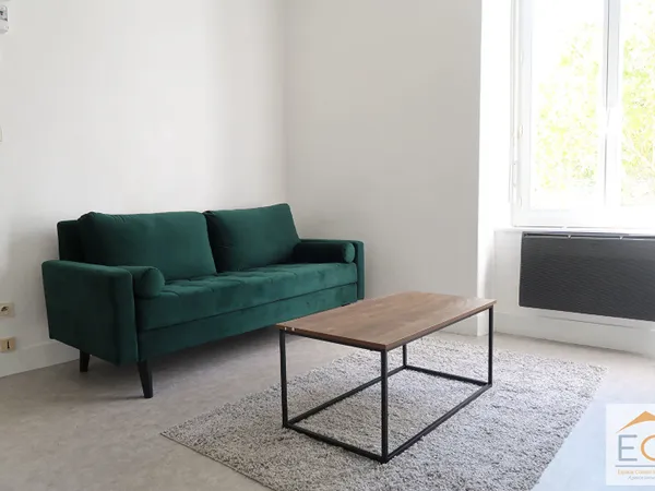 Appartement meubl - Rue de Chinchauvaud 