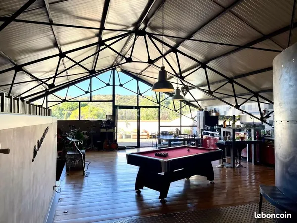 Loft 8 pièces 147 m² 