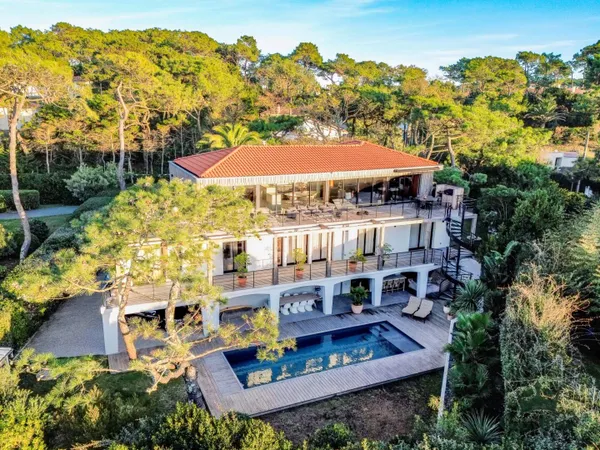 Villa 8 pièces 362 m² 