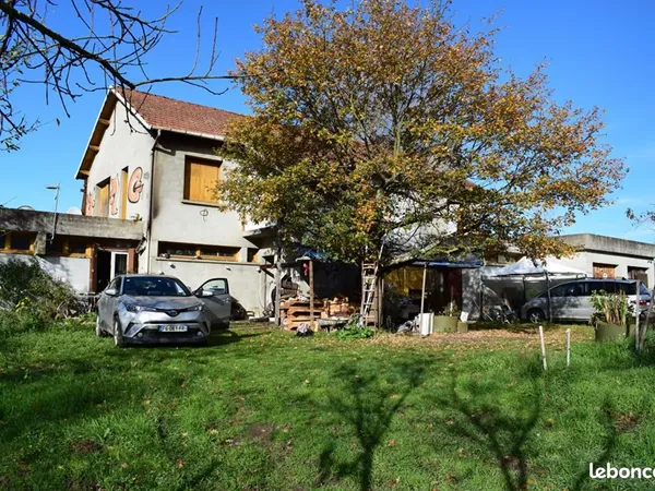 Maison 1 pièce 250 m² 