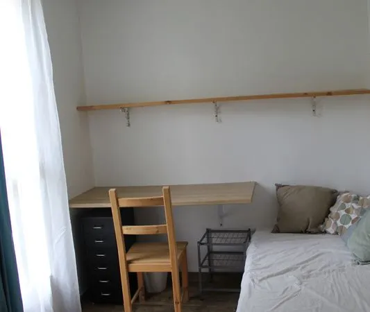 Charmante chambre accès jardin nombreux rangements 
