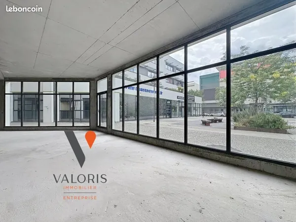 Local commercial 150 m² 