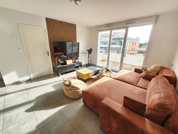 Appartement Toulouse T3 lumineux avec terrasse - parking, AU CALME 