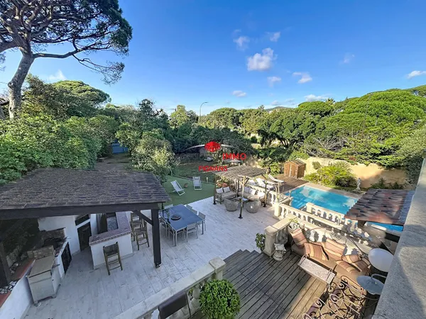 Villa Sainte Maxime 8 pièces 207 m2 sur 1295 m² avec un studio indépendant 