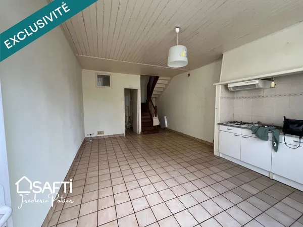Maison de ville de 46m2 avec une chambre et un bureau. 