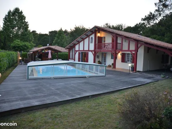 Maison landaise 185 m2 habitables plus dépendances 