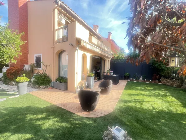 Maison dans résidence avec piscine 